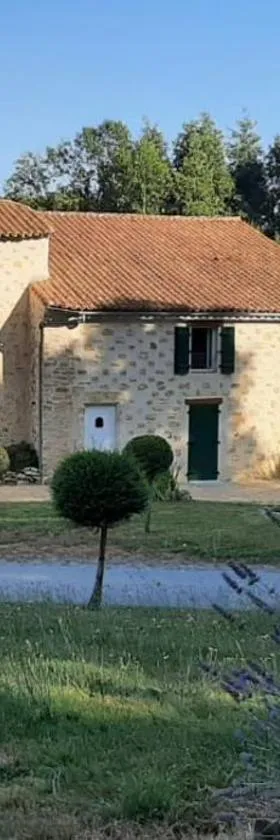 Domaine de la Basse Bobinière - Gîte et Chambres d'hôtes，位于Thouarsais-Bouildroux的酒店