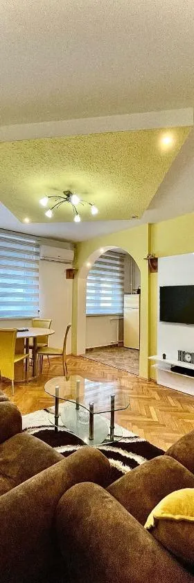 Lux Apartman Cvetkovic，位于克拉列沃的酒店