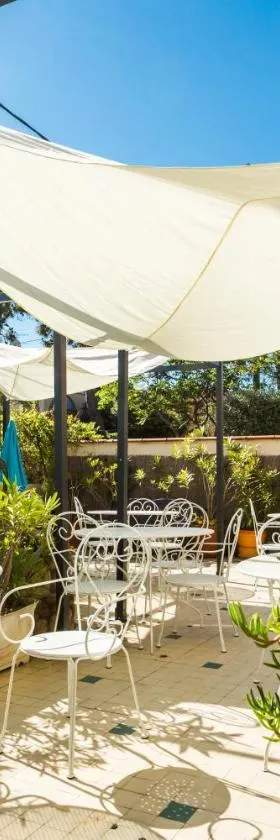 Hôtel Restaurant - Villa Les Sirènes，位于滨海阿热莱斯的酒店