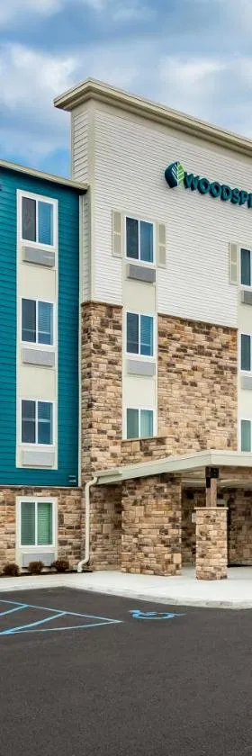 WoodSpring Suites Toledo Maumee，位于莫米的酒店