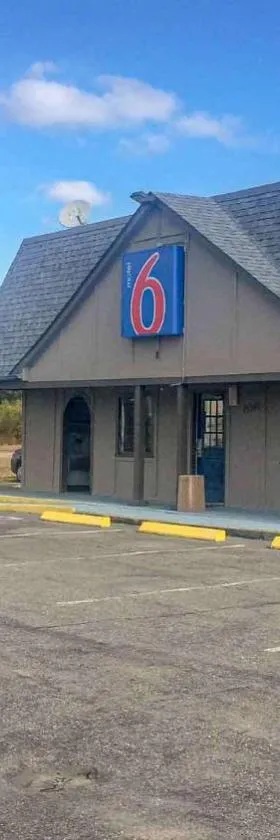 Motel 6 Newport News, VA – Fort Eustis，位于纽波特纽斯的酒店