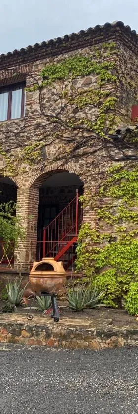 Casas Rurales Monasterio de Rocamador，位于Almendral的酒店