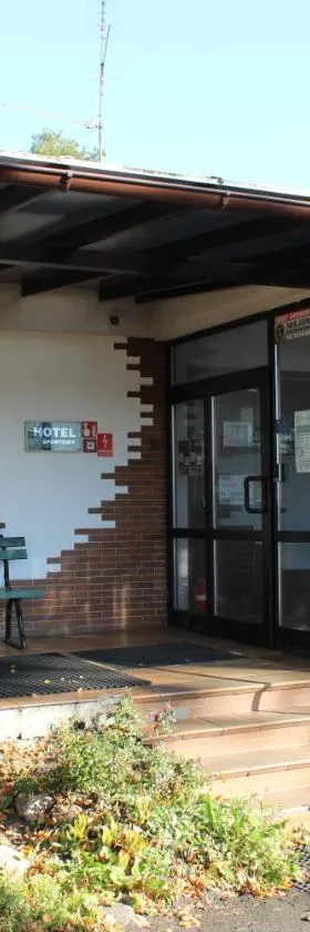 Hotel Sportowy，位于Ostrzeszów的酒店