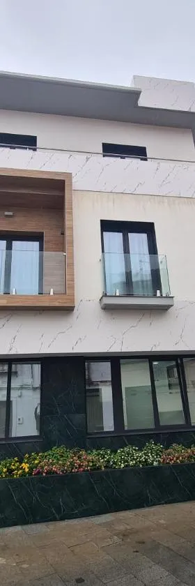 OIKOS APARTAMENTOS TURÍSTICOS，位于莫内斯特里奥的酒店