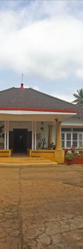 Devi Villa - Plantation Retreat and Forest Getaway，位于Kutta的酒店