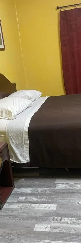 Azure Sky Motel，位于Fort Scott的酒店