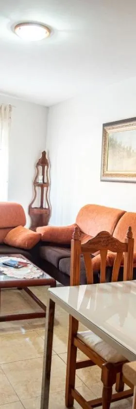 APARTAMENTOS SAN ANTON，位于比利亚罗夫莱多的酒店