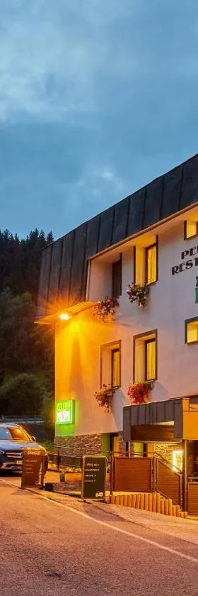 Pension & restaurace Zelený Mlýn Žacléř，位于扎茨莱日的酒店