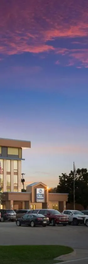 Best Western Holiday Lodge，位于克利尔莱克的酒店