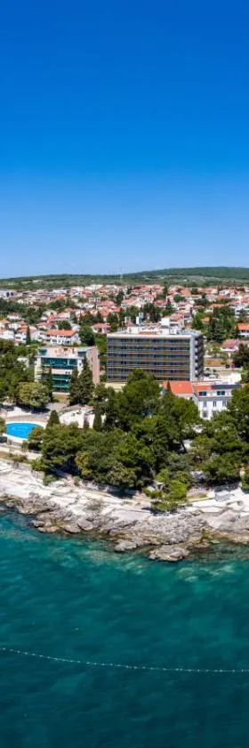 Villa Lovorka - Hotel Resort Dražica，位于克尔克的酒店