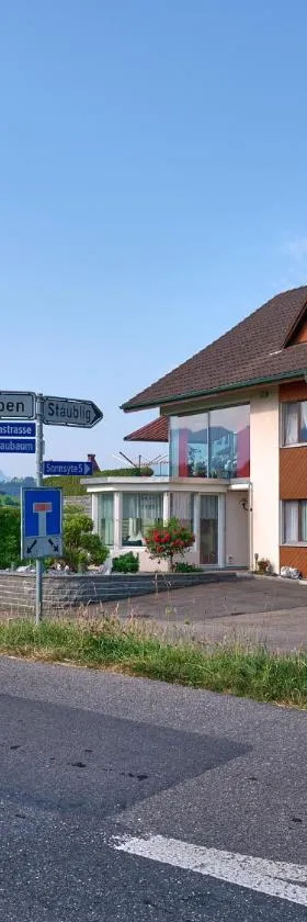 Ruhige Zimmer im Grünen und Studio im Naherholungsgebiet，位于Sigigen的酒店