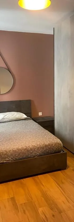 Airport Accommodation Bedroom with your own private Bathroom Self Check In and Self Check Out Air-condition Included，位于Mqabba的酒店