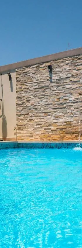 St. Peter's Pool Holiday Apartment，位于马尔萨什洛克的酒店