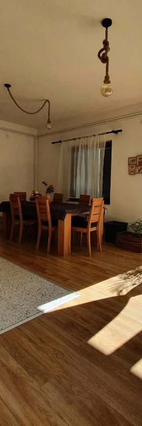 Che Private Rooms Banovci，位于Novi Banovci的酒店