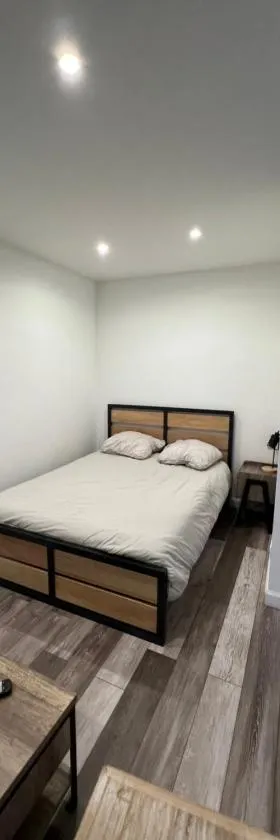 Superbe appartement avec parking gratuit sur place，位于Blanzy的酒店