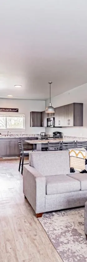 Bringham's Mill Apartments Perfect for Groups Full Kitchen Gym and Free Parking，位于雷克斯堡的酒店