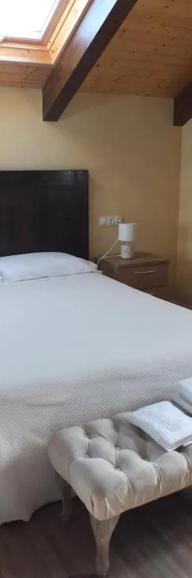 Apartamentos Puerta del Castro，位于Coaña的酒店