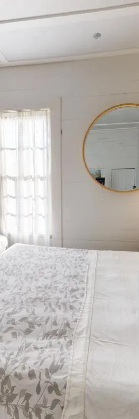 FARMHOUSE INN private apartments，位于尤福拉的酒店