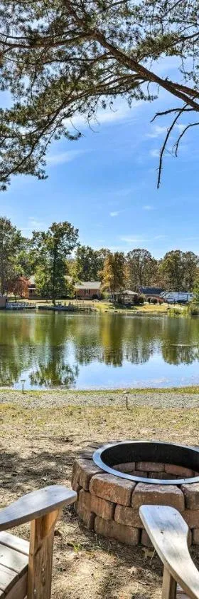 Brand-New Trenton Cabin Panoramic Lake Views，位于Trenton的酒店