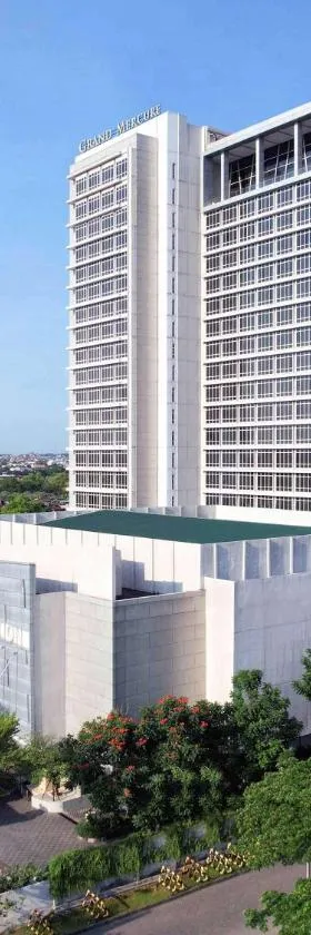 Grand Mercure Solo Baru，位于梭罗的酒店
