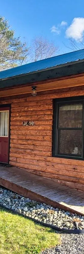 Blackbear Log Cabin，位于Morrisville的酒店
