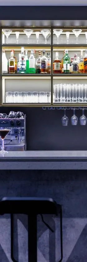 Hidden Lake Hotel & Apartments，位于坎布里奇的酒店