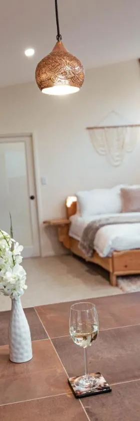 Bruny Island Oceanfront Luxe Cabin with Spa，位于Adventure Bay的酒店
