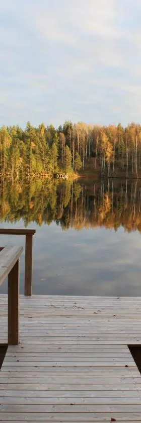 Cozy Cabin by the Lake，位于Gennarby的酒店