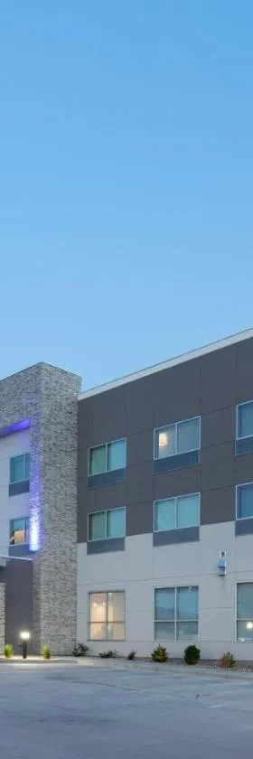 Holiday Inn Express & Suites - Firestone - Longmont by IHG，位于朗蒙特的酒店