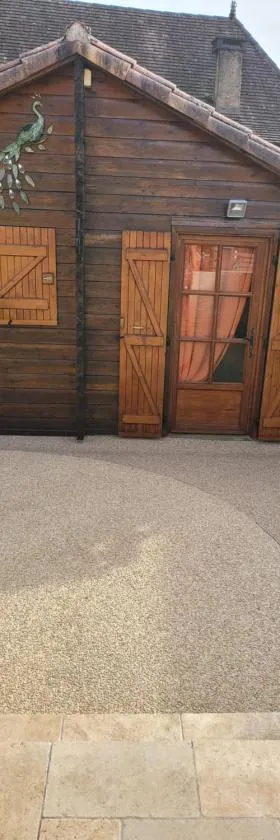 Au petit Chalet，位于Gigouzac的酒店