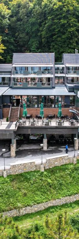 Panorama Hotel & Spa，位于克鲁舍沃的酒店