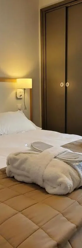 Hôtel Restaurant Atrachjata，位于阿莱里亚的酒店