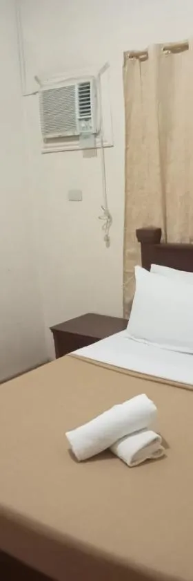 RedDoorz at Casa Marabella Villamonte Bacolod City，位于巴科洛德的酒店