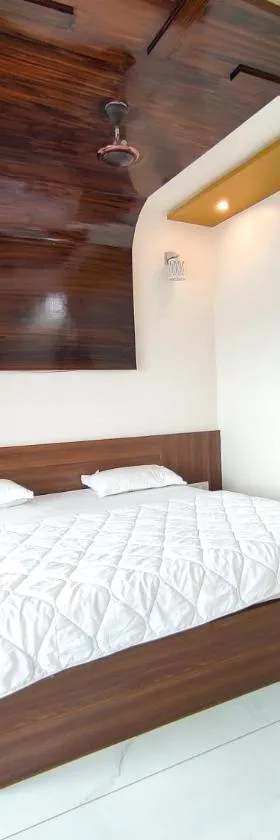 Hotel Sardar Rooms，位于Garudeshwar的酒店