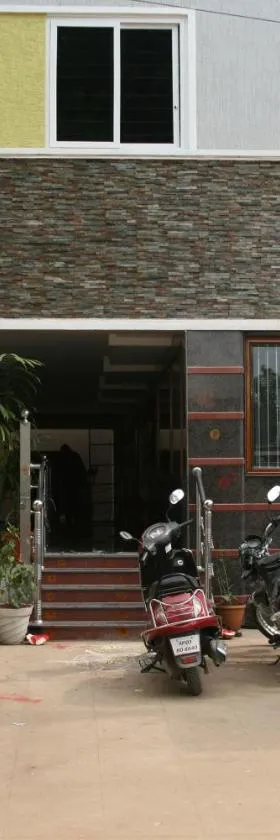 KVP Inn，位于蒂鲁帕蒂的酒店