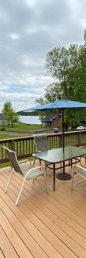 Little Whit on Chautauqua Lake，位于Mayville的酒店