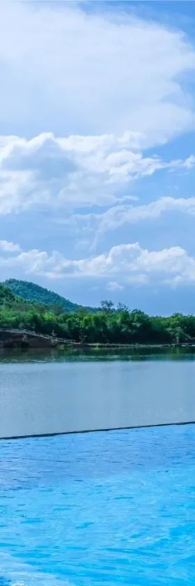 茵拉亚拉查布里旅馆，位于拉差汶里的酒店