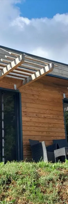 Chalet charmant à Saint-Sylvestre avec Terrasse et Jardin，位于Ambazac的酒店