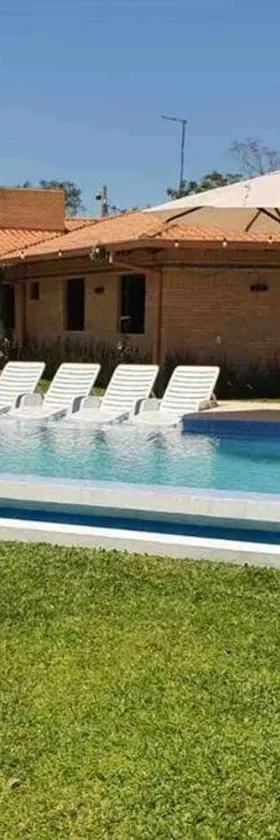 Casa con Piscina, Quincho, Cancha de Futbol/Volley，位于圣贝纳迪诺的酒店