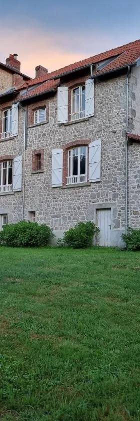 Bon Chez Nous，位于Saint-Amand-Jartoudeix的酒店