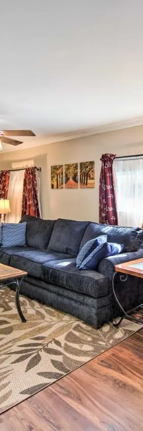 Lovely Moshannon Ground Apartment with Fire Pit，位于Moshannon的酒店