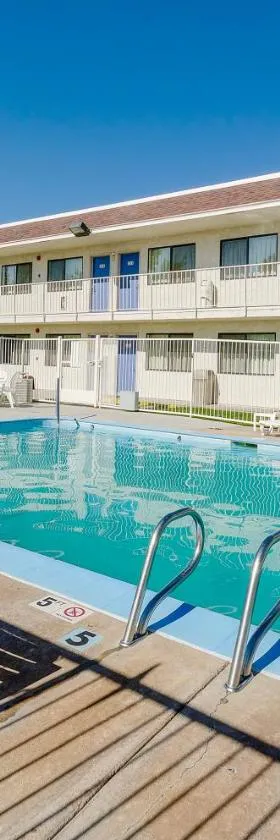 Motel 6 Thornton, CO，位于桑顿的酒店