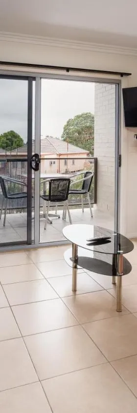 Budget Bluegum Apartments Jesmond，位于杰斯蒙的酒店