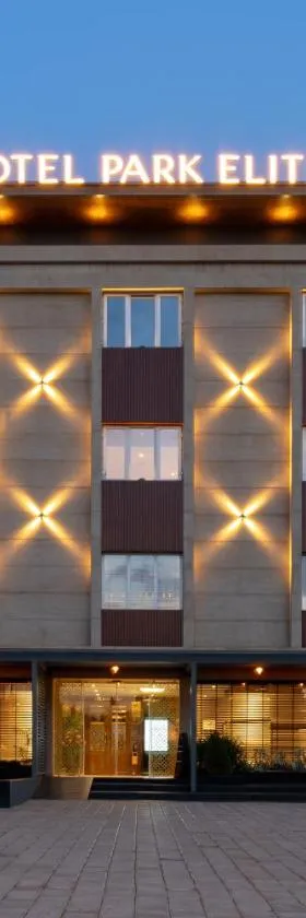 Hotel Parkelite，位于Gannavaram的酒店