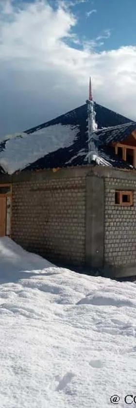Loghouse at khajjiar lake，位于Khajjiar 的酒店