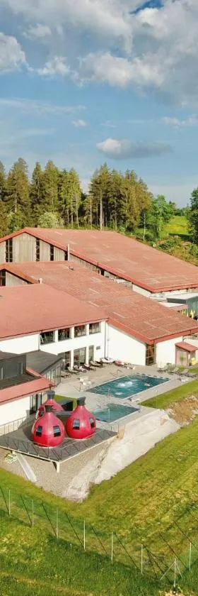 Jura Sport & Spa Resort，位于赛尼厄莱吉耶的酒店