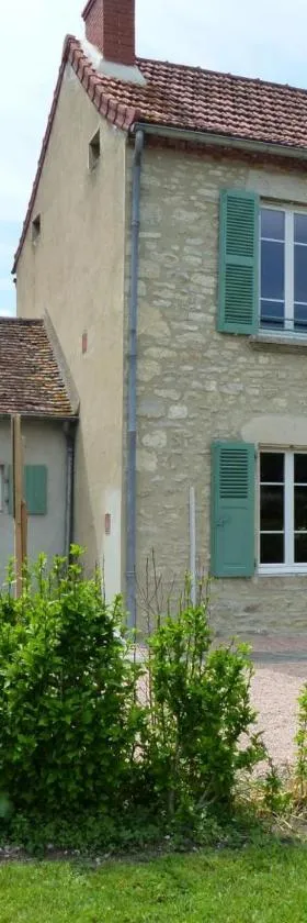 Charmante maison rénovée avec jardin clos, 3 chambres, proche sites touristiques et villlage médiéval - FR-1-489-105，位于Saint-Bonnet-de-Rochefort的酒店