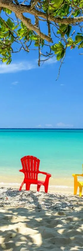 Sand and Tan Beach Hotel，位于欧丘里欧的酒店