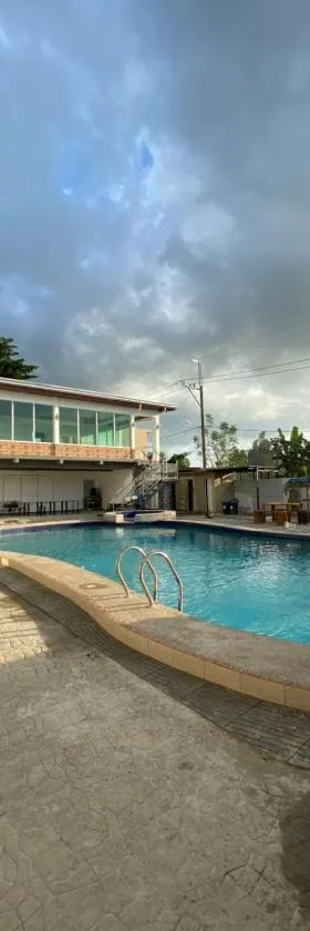 RedDoorz @ Piamonte Apartelle Santo Tomas Batangas，位于Santo Tomas的酒店