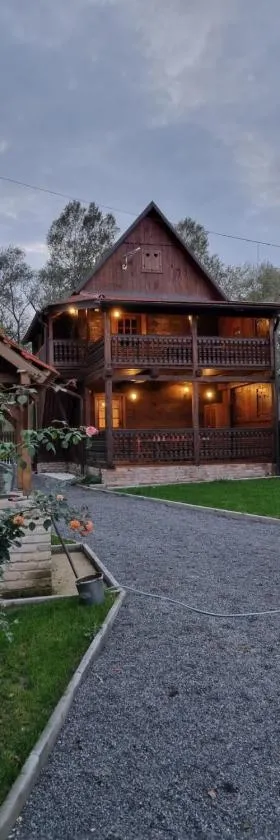 Oak Holiday House Nature，位于Krapje的酒店